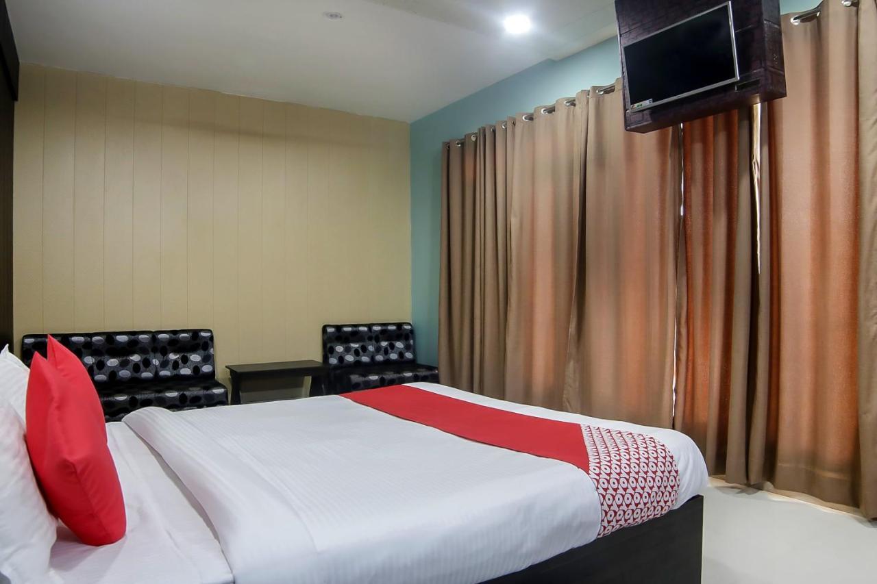 Oyo 30488 Satkar Hotel Pithorāgarh Eksteriør billede