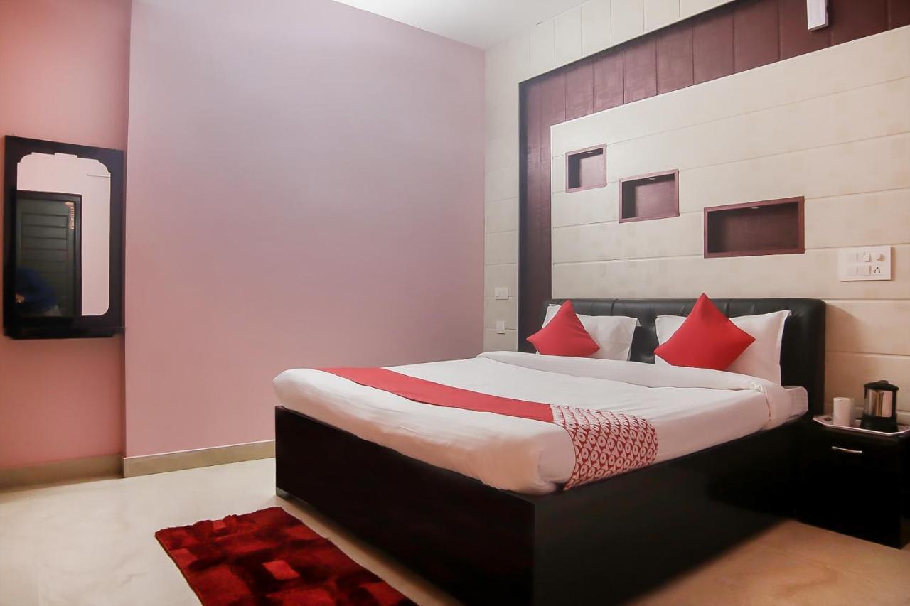 Oyo 30488 Satkar Hotel Pithorāgarh Eksteriør billede